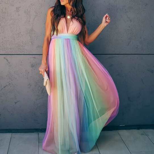 ワンピース ロング丈 虹色 ドレス Aライン パーティードレス レインボー カラー オシャレ スタイリッシュ 大人クール オトナモード 高原 旅行 イベント カジュアル フェミニン コケティッシュ 外国風 ワンサイズ サイズ デザイン センス ニッチ カラー マッチング