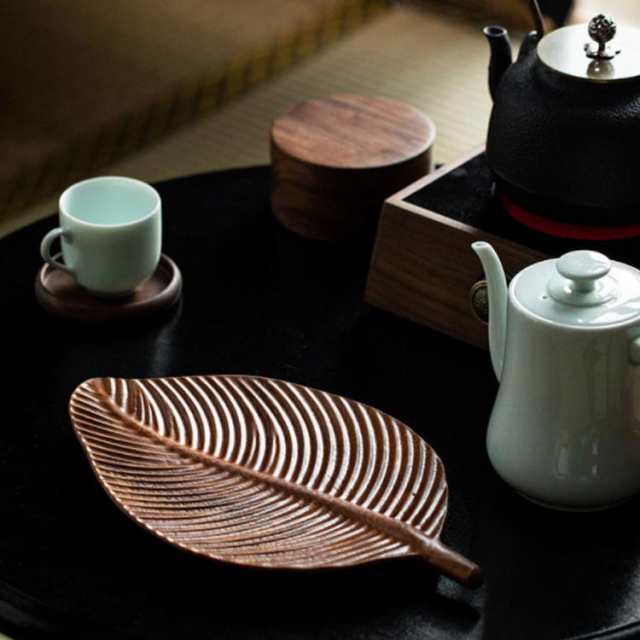 【29.5*12.5cm】葉型 木のお皿 プレート ウォールナット 木 皿 食器 木製 大皿 おしゃれ 和食器 天然木 プレート 変形皿 キッチン 雑貨 トレー 木製 カフェ トレー カフェ風 葉型多用皿