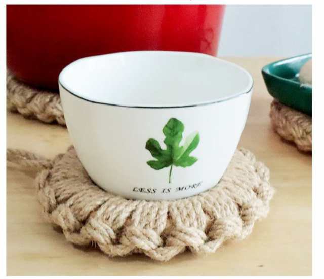 鍋敷き 自然素材 ジュート編み 1個 ナチュラルデザイン フック付 麻 リネン キッチン タジン鍋 敷き ポット ティーポット 丸型 ドーナツ 鍋敷き