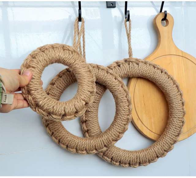 鍋敷き 自然素材 ジュート編み 1個 ナチュラルデザイン フック付 麻 リネン キッチン タジン鍋 敷き ポット ティーポット 丸型 ドーナツ 鍋敷き