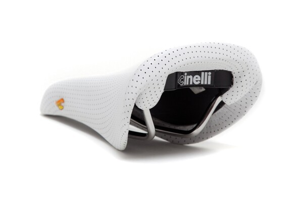 チネリ(Cinelli) ヴォラーレ サドル(Volare Saddle) ホワイトパーフォレーテッドレザー