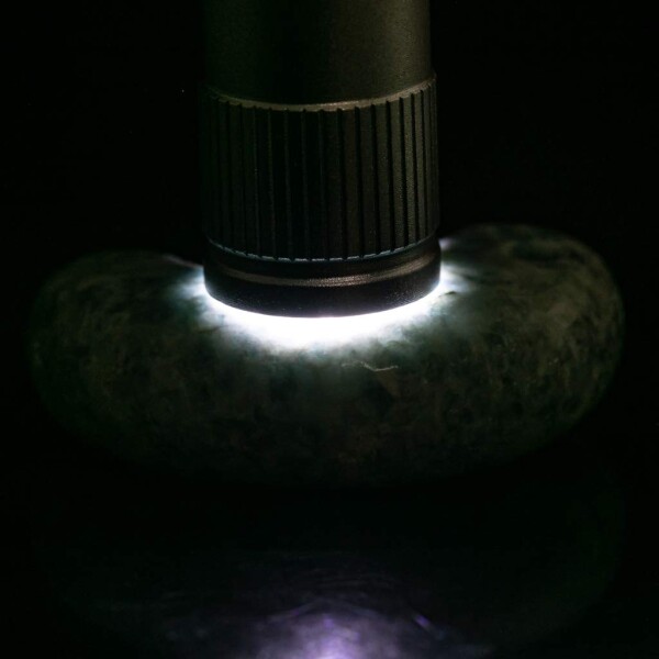 糸魚川天然翡翠 勾玉 青色 日本国石 縄文のパワーストーンMT0783