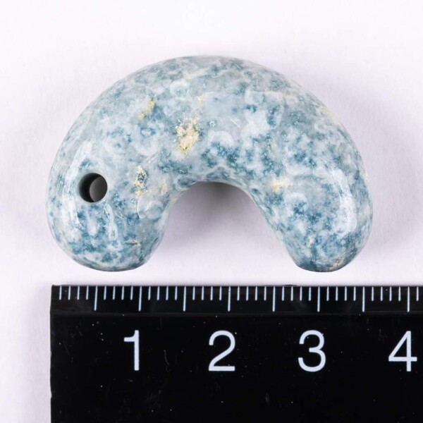 糸魚川天然翡翠 勾玉 青色 日本国石 縄文のパワーストーンMT0783