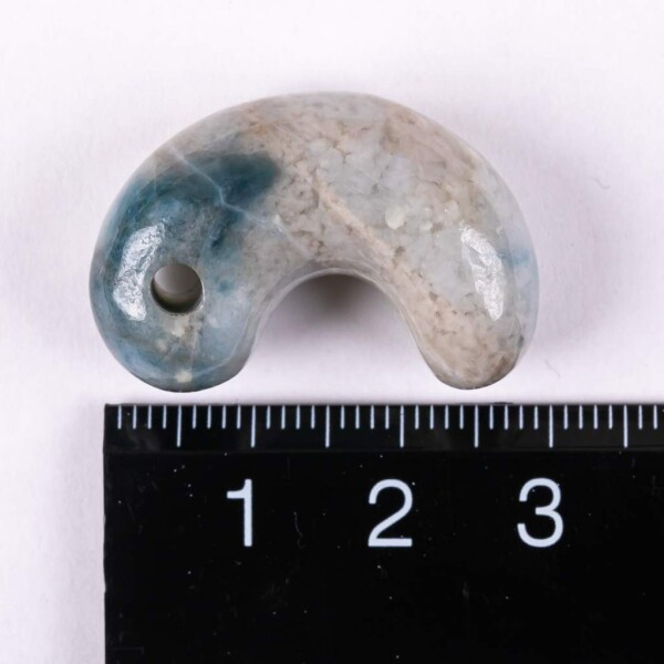 （入コン沢）糸魚川天然翡翠 勾玉 青色 日本国石 縄文のパワーストーンMT0793 入コン沢）糸魚川天然翡翠 勾玉 青色 日本国石 縄文のパワーストーンMT0793