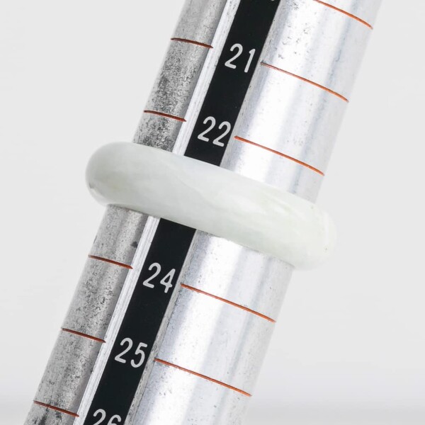 23号 糸魚川天然翡翠 くりぬき指輪 白色 日本国石 縄文のパワーストーンYB0366 23号 糸魚川天然翡翠 くりぬき指輪 白色 日本国石 縄文の