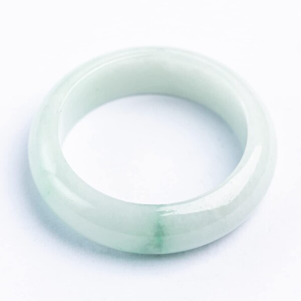 24号 糸魚川天然翡翠 くりぬき指輪 白色 日本国石 縄文のパワーストーンYB0373 24号 糸魚川天然翡翠 くりぬき指輪 白色 日本国石 縄文の