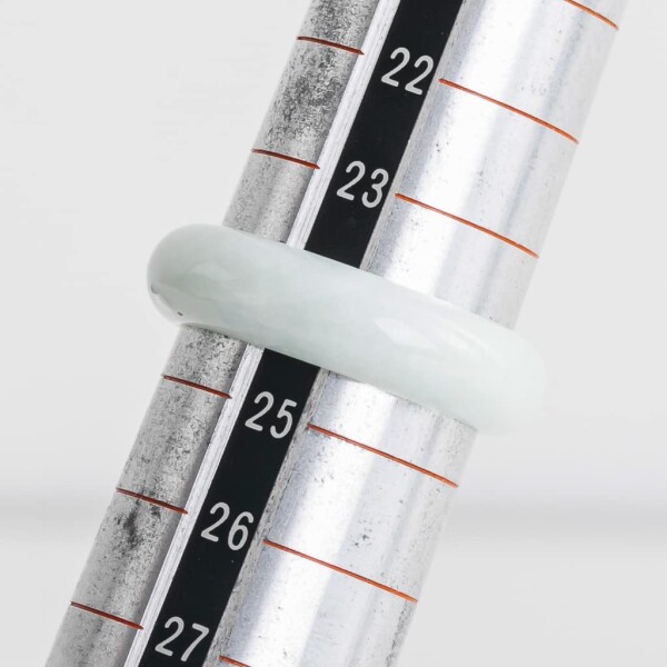 17号 糸魚川天然翡翠 くりぬき指輪 白色 日本国石 縄文の