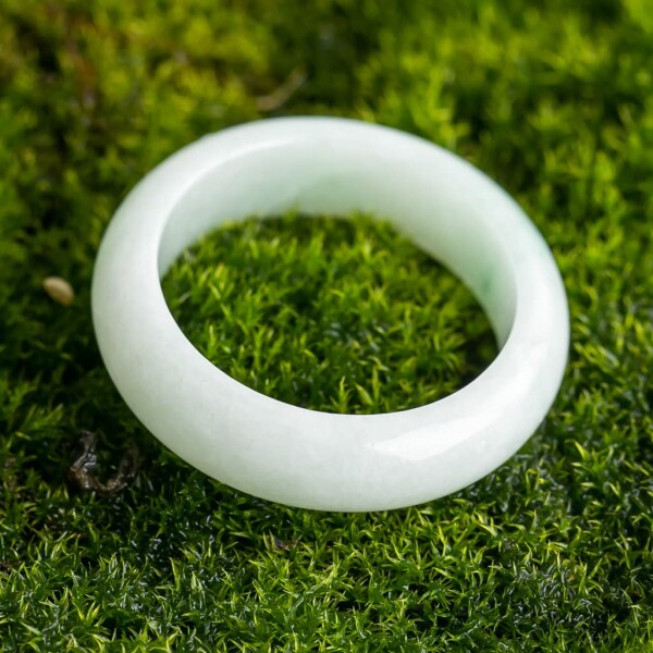 24号 糸魚川天然翡翠 くりぬき指輪 白色 日本国石 縄文のパワーストーンYB0373