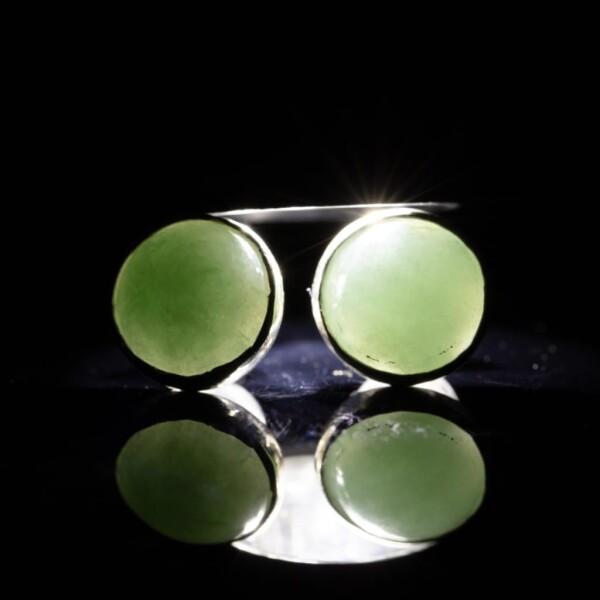 翡翠シルバーピアス 糸魚川天然翡翠 8mm シルバーピアス 日本国石 縄文のパワーストーン