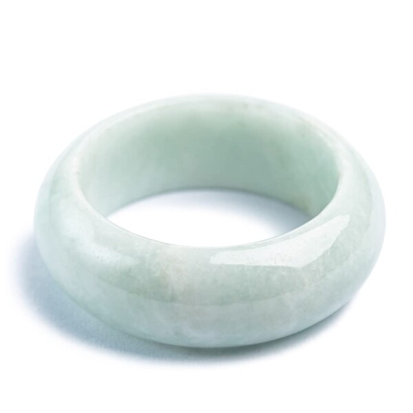 18号 糸魚川天然翡翠 くりぬき指輪 薄緑色 日本国石 縄文のパワーストーンYB0382