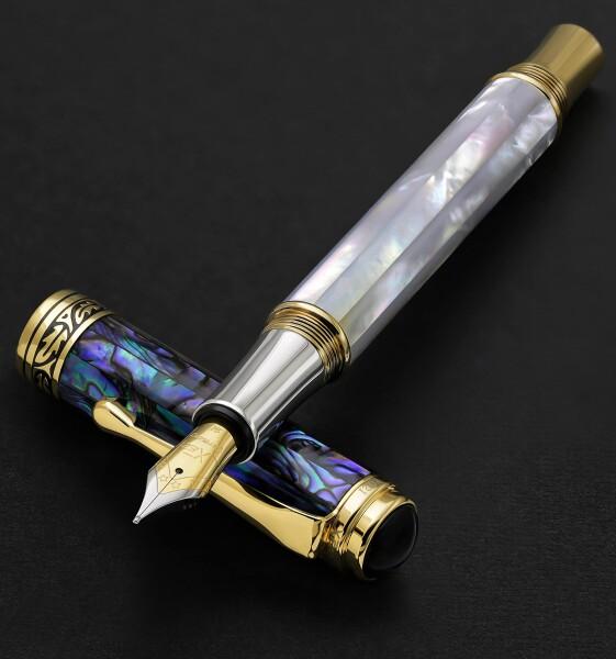 Xezo Maestro万年筆、中ペン先。 海洋起源の真珠層と虹色のアワビの殻