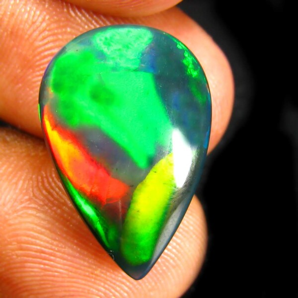 ブラックオパール ルースストーン 6.68 ct PEAR CABOCHON (20 x 13 mm