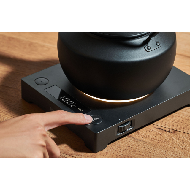 新品未開封　BALMUDA ムーンケトル バルミューダ KPT02JP-WH バルミューダ、やかんのようなデザインの電気ケトル「MoonKettle