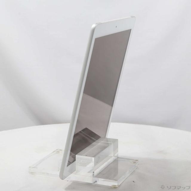 (中古)NTTドコモ iPad 第6世代 32GB シルバー MR6P2J/A docomoロック解除SIMフリー(348-ud)_1
