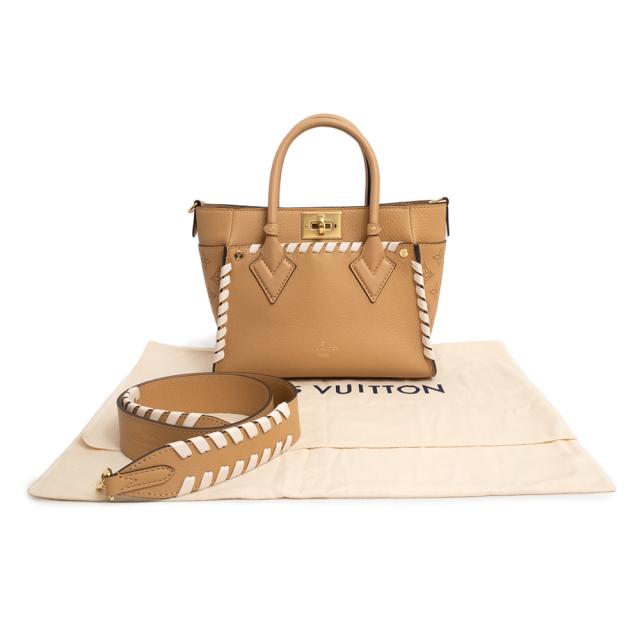 LOUIS VUITTON マヒナオンマイサイド　M21585 LOUIS VUITTON （新品・未使用品）ルイ ヴィトン オンマイサイド