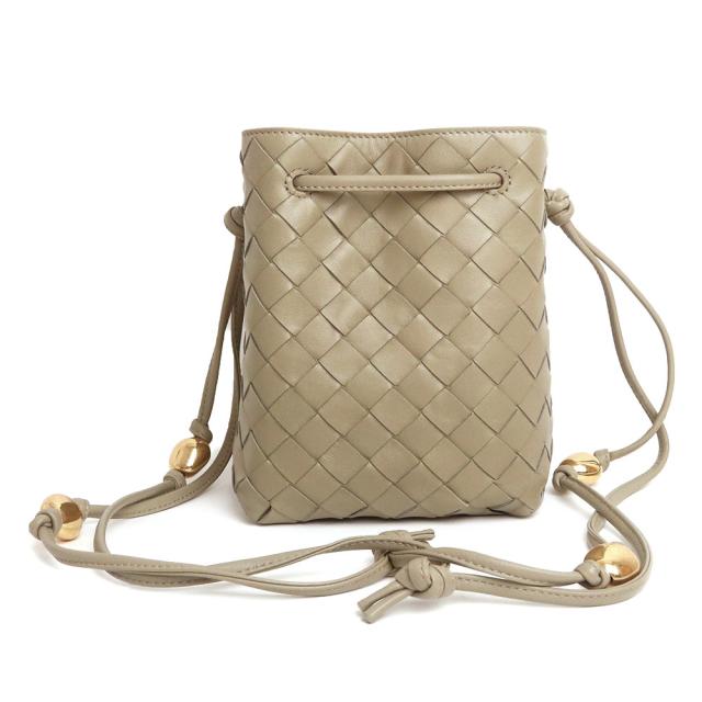 （新品・未使用品）ボッテガヴェネタ BOTTEGA VENETA イントレチャート スモール バケット ショルダーバッグ 斜め掛け カーフスキン レザー トープ ベージュ ゴールド金具 717432