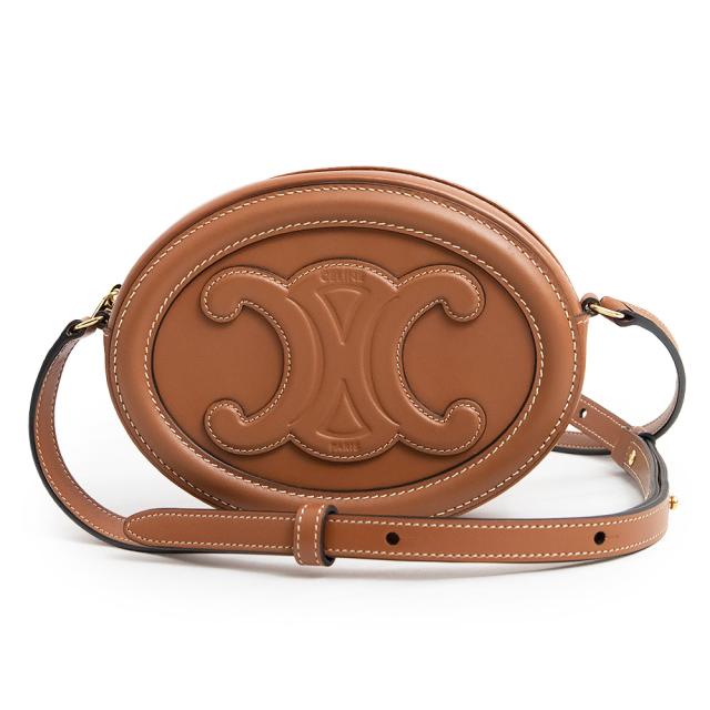 （新品・未使用品）セリーヌ CELINE オーバルパース キュイル トリオンフ ショルダーバッグ 斜め掛け カーフスキン レザー タン ブラウン 茶 ゴールド金具 10I703DPQの通販は