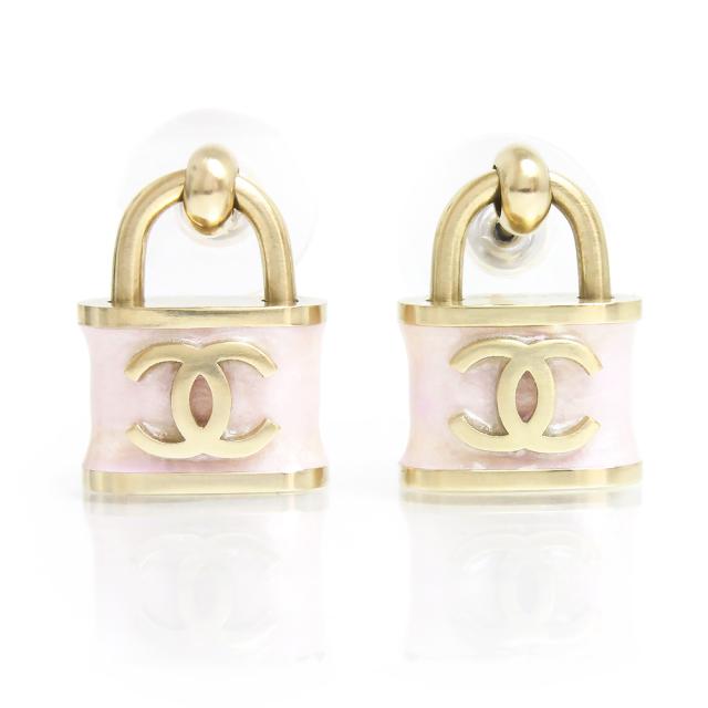 （未使用　展示品）シャネル CHANEL ココマーク カデナ 錠 モチーフ ピアス ピンク シャンパンゴールド A96972 箱付の通販は 52,800円