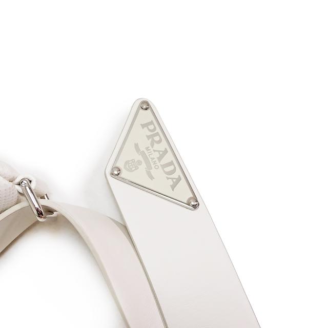 【未使用に近い】PRADA L字　サフィアーノ　三角プレート　トライアングル 未使用に近い】PRADA L字 サフィアーノ 三角プレート トライアングル