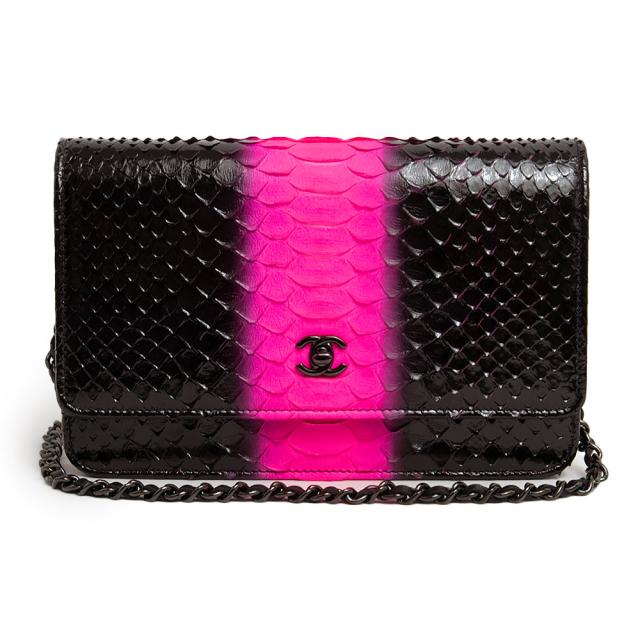 （未使用　展示品）シャネル CHANEL ココマーク チェーンウォレット 財布 ショルダーバッグ 斜め掛け パイソン エキゾチックレザー ブラック ピンク 黒 ブラック金具の通販は 246,510円