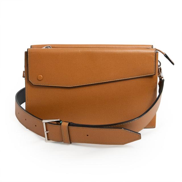 (未使用 展示品)ヴァレクストラ Valextra ポケット メッセンジャー ショルダー クラッチ バッグ 斜め掛け ソフトカーフ レザー ハバナ 茶 シルバー金具 MBPK0003028LRL99MH 98,010円