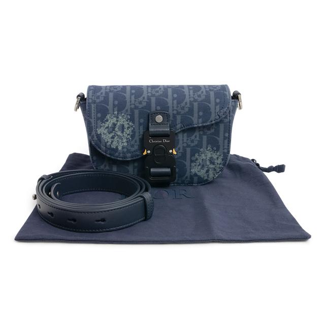 （未使用　展示品）クリスチャンディオール Christian Dior DIOR TEARS ディオール ティアーズ サドル フラップ付き メッセンジャー ミニ ショルダーバッグ 斜め掛け コットンデニム ネイビー 紺 アンティークシルバー金具 2ADCA435DDO 未使用 展示品）クリスチャンディオール Christian Dior DIOR TEARS