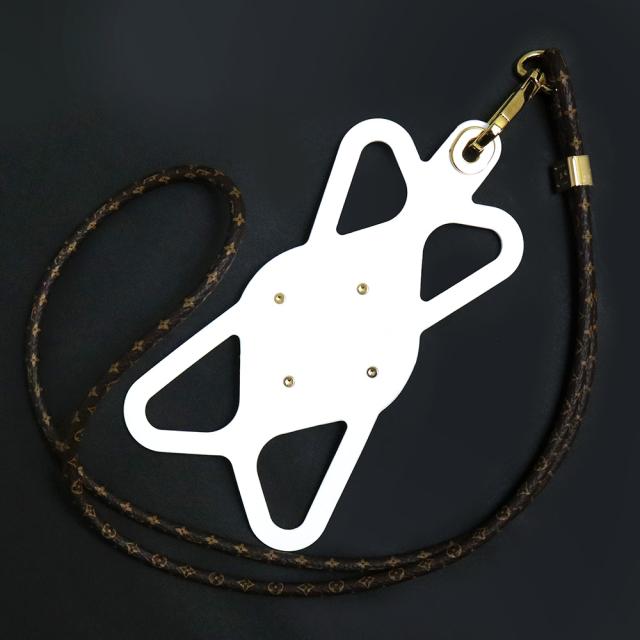 （未使用　展示品）ルイ ヴィトン LOUIS VUITTON フォンホルダー ルイーズ iPhone 携帯 スマホケース ネックストラップ モノグラム シリコン ブロン ブラウン ホワイト 白 茶 ゴールド金具 M68962 箱付
