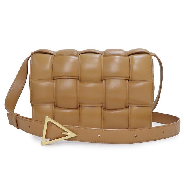 （未使用　展示品）ボッテガヴェネタ BOTTEGA VENETA パデッド カセット ショルダーバッグ 斜め掛け ラムスキン レザー キャメル ベージュ ゴールド金具 591970VCQR19850