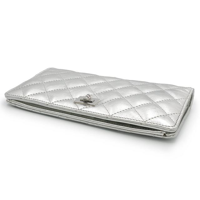 未使用保管品)シャネル CHANEL マトラッセ 2.55 二つ折り長財布 未使用保管品)シャネル CHANEL マトラッセ 2.55 二つ折り長財布