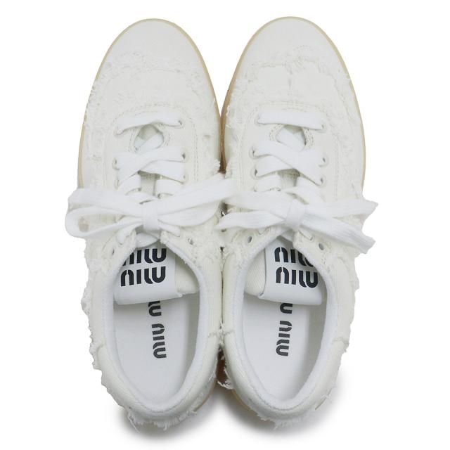 （新品・未使用品）ミュウミュウ miu miu ウォッシュド デニム フリンジ ロゴ スニーカー シューズ 靴 #37.5 24.5cm コットン ホワイト 5E325E 箱付