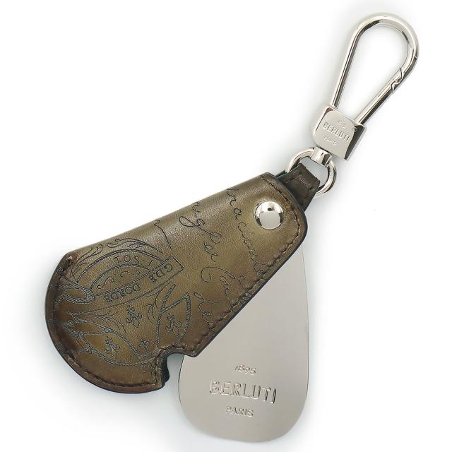 （未使用　展示品）ベルルッティ Berluti カリグラフィ シューホーン スクリット ローテイティブ キーリング キーホルダー バッグチャーム 靴べら ヴェネチアカーフレザー ネロキャビア カーキ グリーン シルバー金具 KR079-V2