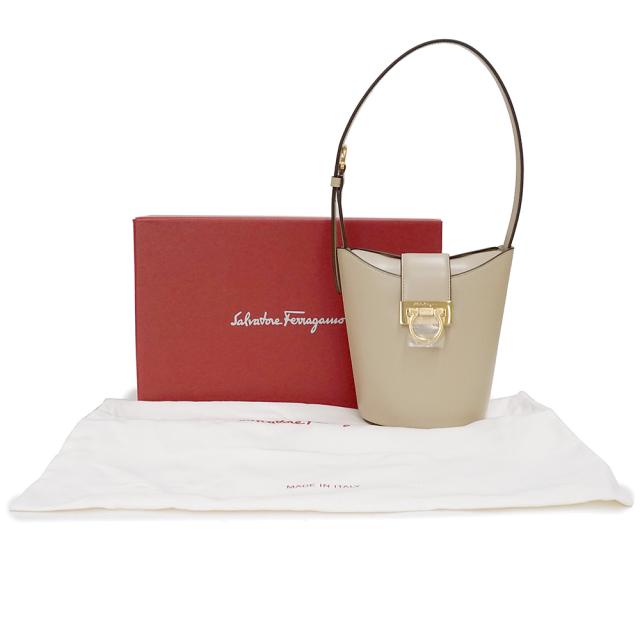 （未使用　展示品）サルヴァトーレフェラガモ Salvatore Ferragamo トリフォリオ ガンチーニ トート バケットバッグ カーフスキン レザー Daino ベージュ ゴールド金具 211194 訳有り 箱付_1