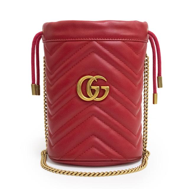 （新品・未使用品）グッチ GUCCI GGマーモント スモール バケットバッグ ショルダーバッグ 斜め掛け シェブロンキルティングレザー ハイビスカスレッド アンティークゴールド金具 575163 箱付