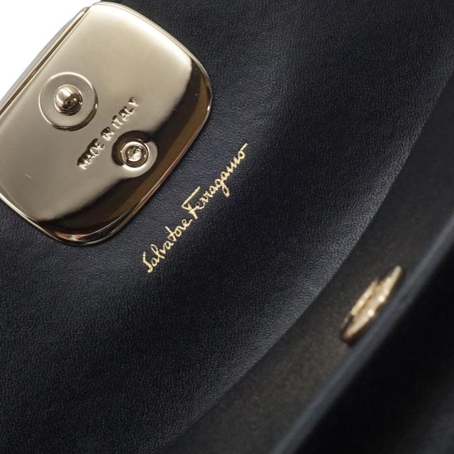（新品・未使用品）Salvatore Ferragamo サルヴァトーレフェラガモ 22D760 ヴァラ リボン カーフスキン ネロ ブラック キーリング付き カードケース 名刺入れ 定期入れ パスケース レザー ゴールド金具_7