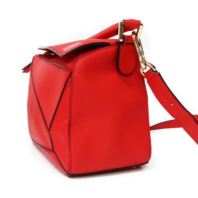 （未使用　展示品）LOEWE ロエベ 322.30.K74 パズルバッグ ミディアム クラシックカーフ レッド 3WAY ショルダー ハンド ボディバッグ 斜め掛け レザー ゴールド金具_3