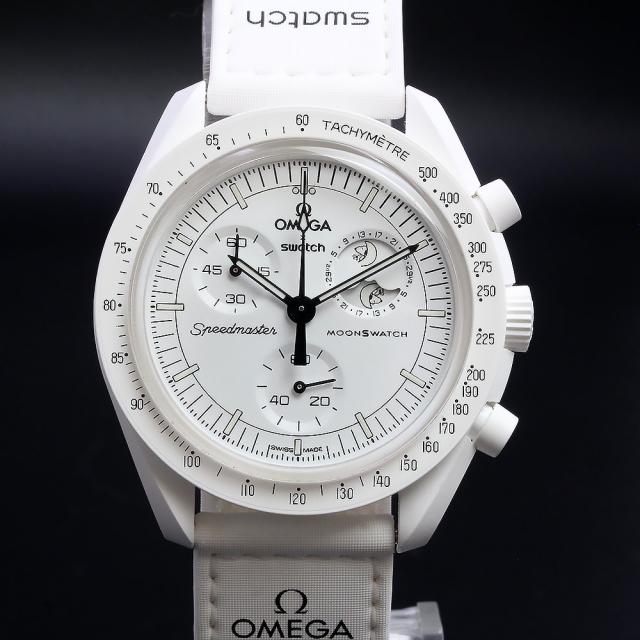 （美品）OMEGA オメガ Swatch スウォッチ SO33W700 スヌーピー Snoopy MISSION TO THE MOON PHASE FULL MOON ミッショントゥ ザ ムーン フェイズ フルムーン スピードマスター ムーンスウォッチ クロノグラフ クオーツ ナイロン バイオセラミック ホワイト 腕時計 箱付_2