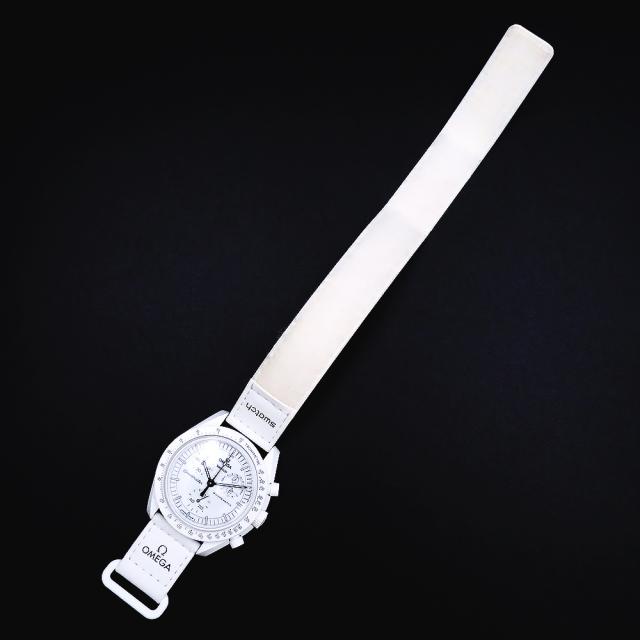 （美品）OMEGA オメガ Swatch スウォッチ SO33W700 スヌーピー Snoopy MISSION TO THE MOON PHASE FULL MOON ミッショントゥ ザ ムーン フェイズ フルムーン スピードマスター ムーンスウォッチ クロノグラフ クオーツ ナイロン バイオセラミック ホワイト 腕時計 箱付_5