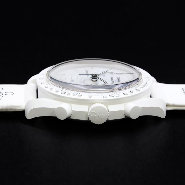 （美品）OMEGA オメガ Swatch スウォッチ SO33W700 スヌーピー Snoopy MISSION TO THE MOON PHASE FULL MOON ミッショントゥ ザ ムーン フェイズ フルムーン スピードマスター ムーンスウォッチ クロノグラフ クオーツ ナイロン バイオセラミック ホワイト 腕時計 箱付_7