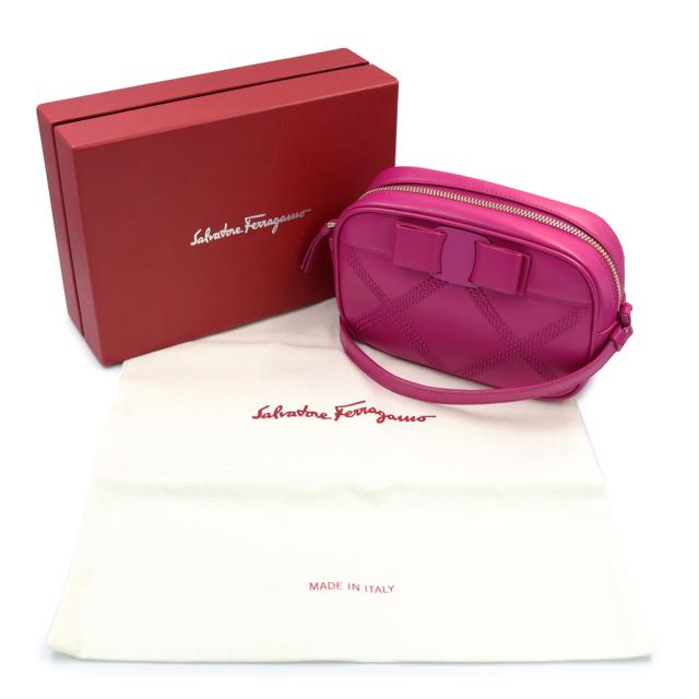 （新品・未使用品）Salvatore Ferragamo サルヴァトーレフェラガモ AU-21 H861 ヴァラリボン カメラ カーフスキン ピンク ショルダーバッグ 斜め掛け レザー ゴールド金具 箱付_1