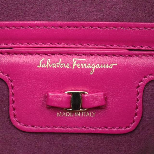 （新品・未使用品）Salvatore Ferragamo サルヴァトーレフェラガモ AU-21 H861 ヴァラリボン カメラ カーフスキン ピンク ショルダーバッグ 斜め掛け レザー ゴールド金具 箱付_8