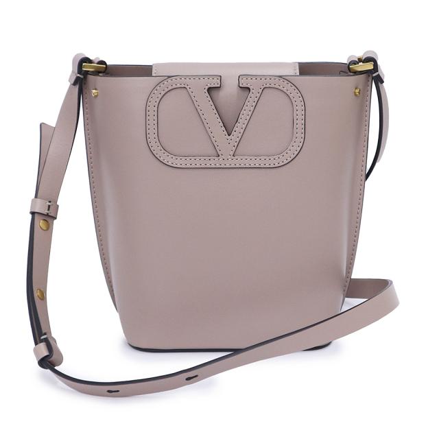 （未使用　展示品）Valentino Garavani ヴァレンティノ ガラヴァーニ Vロゴ スモール バケットバッグ フィルミー カーフスキン POUDRE プードル ピンクベージュ ショルダーバッグ 斜め掛け レザー ゴールド金具