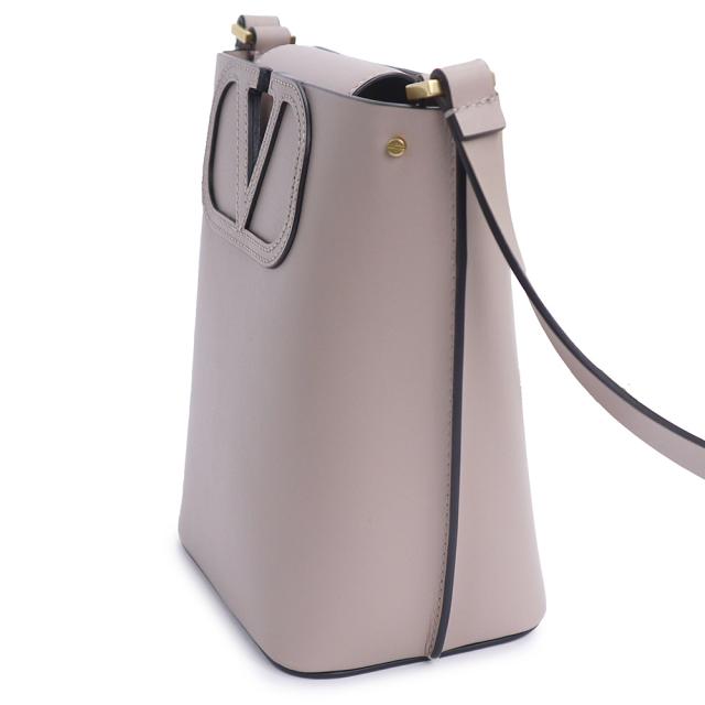 （未使用　展示品）Valentino Garavani ヴァレンティノ ガラヴァーニ Vロゴ スモール バケットバッグ フィルミー カーフスキン POUDRE プードル ピンクベージュ ショルダーバッグ 斜め掛け レザー ゴールド金具_3
