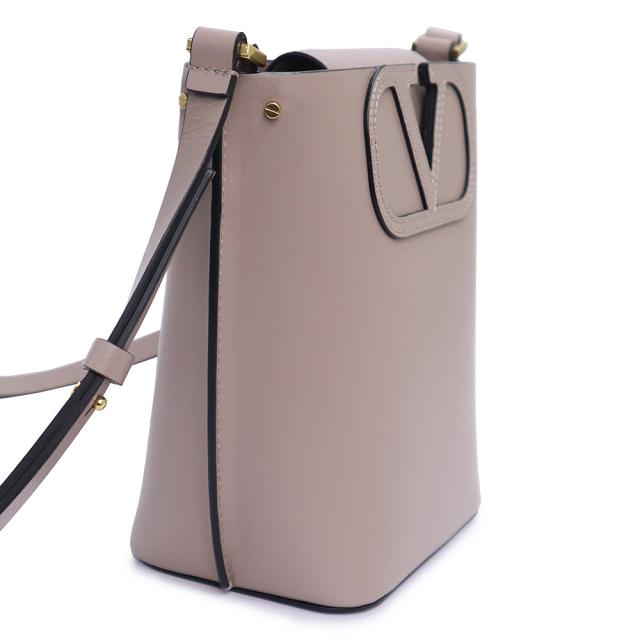 （未使用　展示品）Valentino Garavani ヴァレンティノ ガラヴァーニ Vロゴ スモール バケットバッグ フィルミー カーフスキン POUDRE プードル ピンクベージュ ショルダーバッグ 斜め掛け レザー ゴールド金具_4