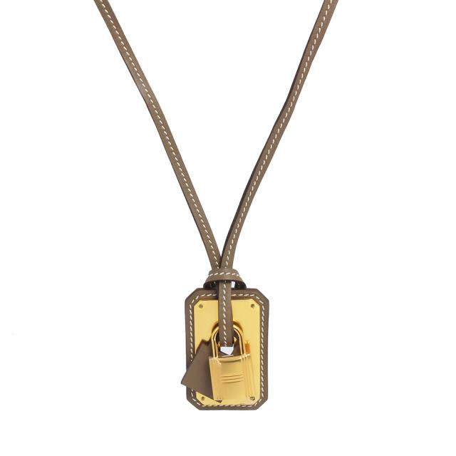 （新品・未使用品）HERMES エルメス オーケリー GM カデナ ヴォースイフト エトゥープ エトープ グレージュ Z刻印 ネックレス ペンダント レザー ゴールド金具 箱付