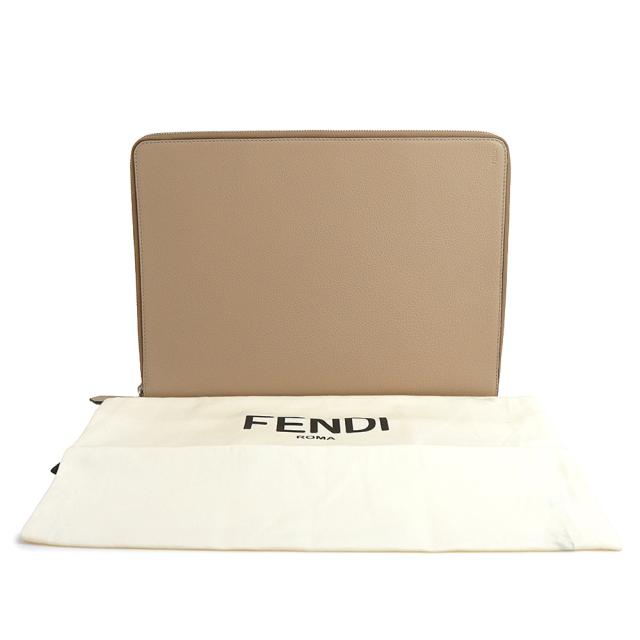 （未当てはめる 見せびらかす品）FENDI フェンディ 7N0167 クリスマス 車寄せ カーフスキン ベージュ クラッチペダル御徒面子 二つ目 なめし革 しろがね色金具