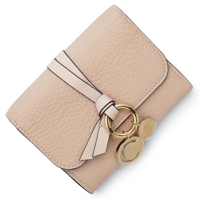 （新品・未使用品）Chloe クロエ CHC17AP945 アルファベット alphabet Cチャーム スモール トリフォールドウォレット カーフスキン ブラッシュヌード ピンクベージュ Wホック 三つ折り財布 レザー ゴールド金具 箱付