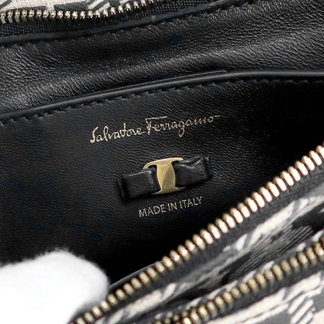 （未使用　展示品）Salvatore Ferragamo サルヴァトーレフェラガモ GG-21 ヴァラ VIVA BOW ビバ ボウ リボン チェーン ガンチーニ カーフスキン キャンバス アイボリー ダークグレー ショルダーバッグ 斜め掛け レザー ゴールド金具_9