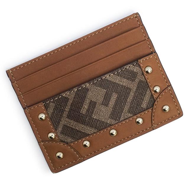 （新品・未使用品）FENDI フェンディ 7M0234 ズッカ柄 スタッズ レザー ジャガードファブリック ブラウン フラット カードケース パスケース 名刺入れ 定期入れ ゴールド金具 箱付