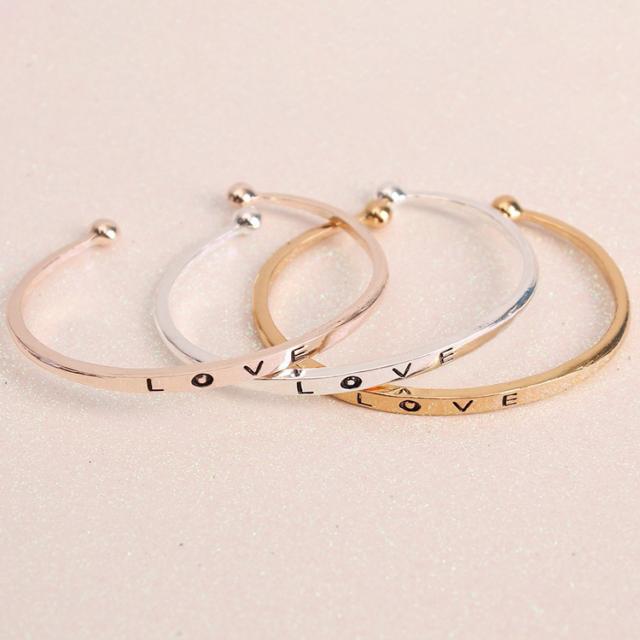 バングル ブレスレット 腕輪 Love ラブ 文字 ゴールド シルバー アクセサリー おしゃれ レディース 女性用 プレゼントの通販はau Pay マーケット プラスナオ