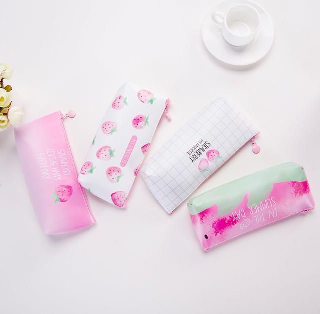 ペンケース 筆箱 イチゴ ストロベリー フルーツ かわいい おしゃれ 文房具 文具 ステーショナリー ピンク ホワイトの通販はau Pay マーケット プラスナオ